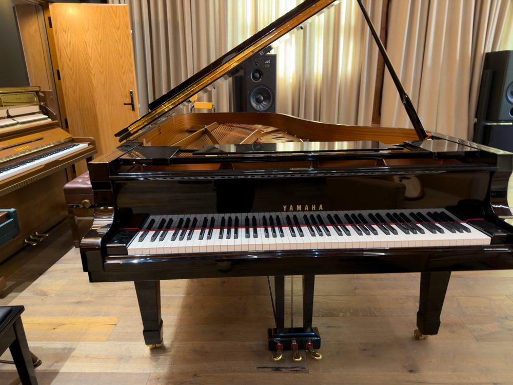 Yamaha C7 Grand Piano